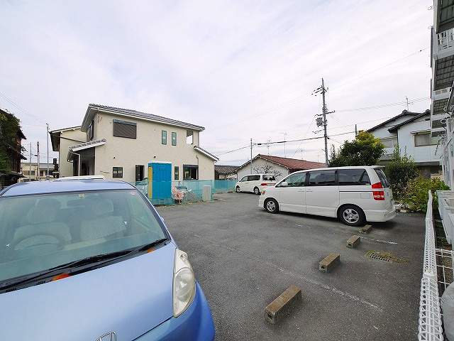 レオパレスＭＩＯの駐車場