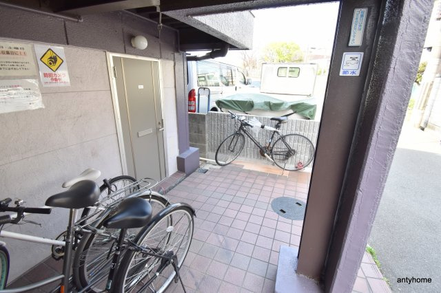 北沢江の木ビル　仲介手数料無料のエントランス