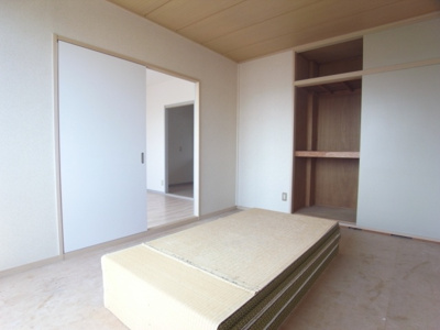 【寝室】 | サングレース北別府 | 和室６帖