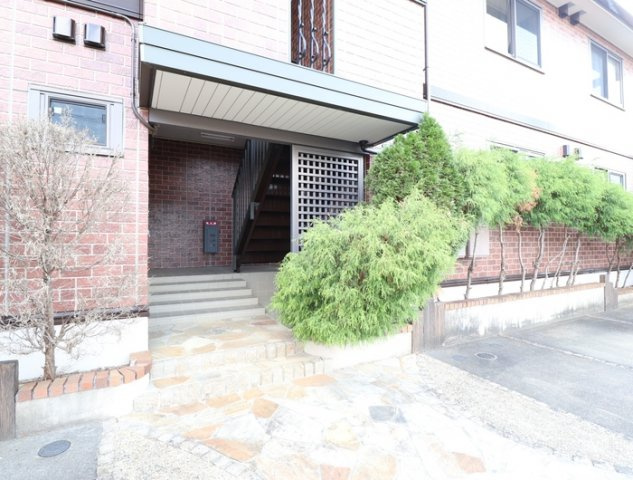 熊本市東区小峯３丁目のアパートのエントランス