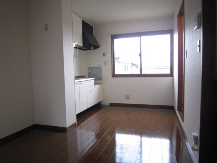 熊本市東区小峯３丁目のアパートの居間・リビング