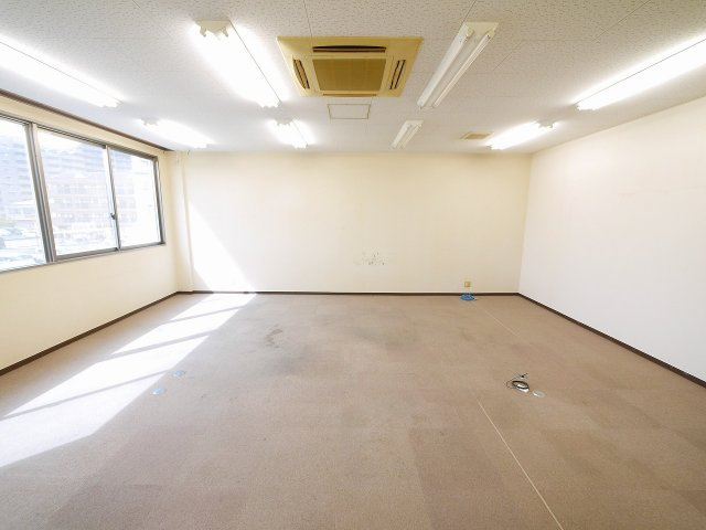 ナント駅東ビル