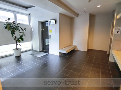 【エントランス】 | グラビスコート光町