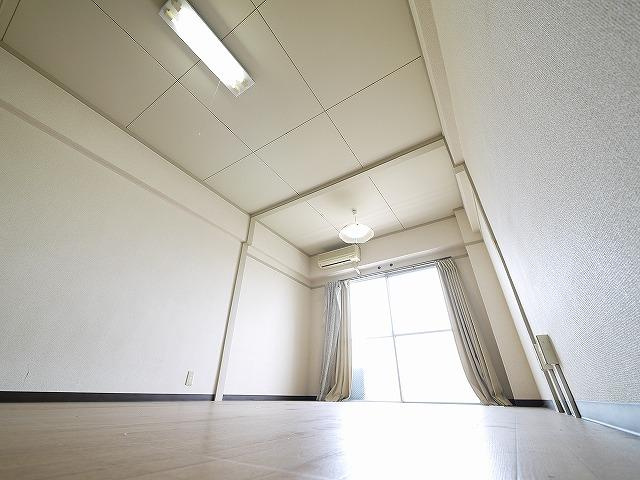 ガーデンハイツ高川の居間・リビング