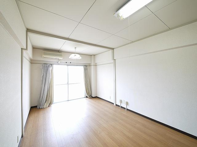 ガーデンハイツ高川の洋室