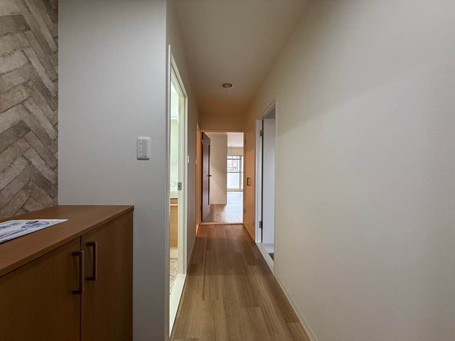 【展望】 | マンションパシフィック | 玄関から室内への景観です！右手に洋室6.5帖のお部屋、左手に洗面所と浴室があります★