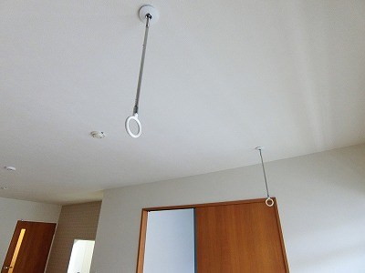 【設備】 | マンションパシフィック | リビングダイニングキッチンと洋室6帖のお部屋には室内物干しを完備しています！雨の日やお出掛け時の室内干しにとても便利☆花粉や梅雨の時期に重宝しますね♪