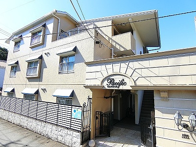 【外観】 | マンションパシフィック | 小田急線「向ヶ丘遊園」駅・「生田」駅・南武線「中野島」駅まで徒歩圏内！3駅2沿線利用可能で通勤通学・お買物にも便利な立地の3階建てマンションです☆