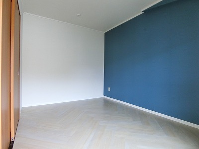 【寝室】 | マンションパシフィック | 南西向き洋室6帖☆バルコニー側からの眺めです！洋室のお部屋は寝室や子供部屋としても使えますね♪