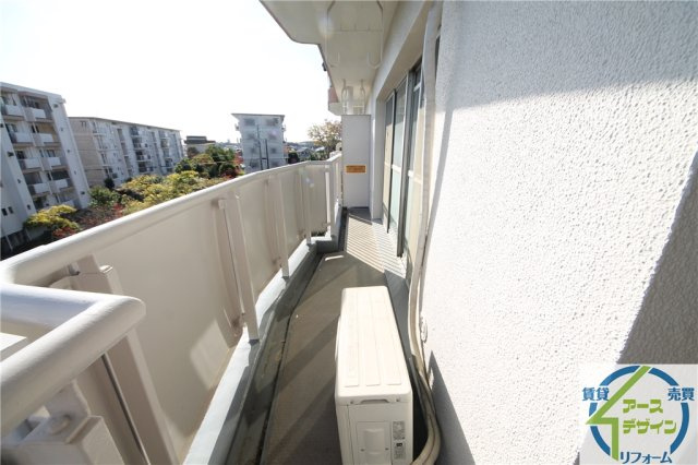 大久保東第4住宅　75号棟のバルコニー
