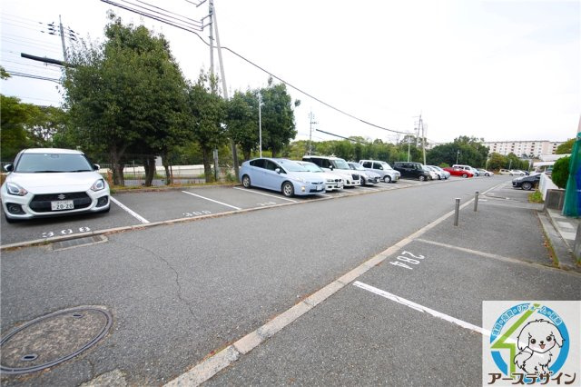 大久保東第4住宅　75号棟の駐車場