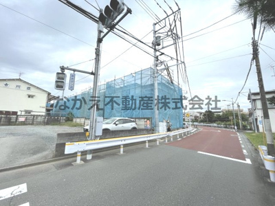 【前面道路含む現地写真】 | 仲介手数料無料　府中市西府町５丁目新築戸建て７棟　２号棟