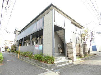 【外観】 | 横浜線「鴨居」駅より徒歩圏内！「ららぽーと横浜」も徒歩圏内♪コンビニやドラッグストアが近くて便利な立地の2階建てアパートです☆