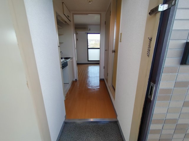 STARハイツ88の玄関