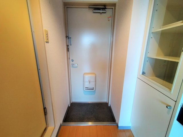 STARハイツ88の玄関