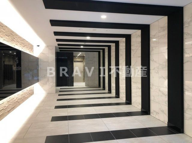 ラクラス堺筋本町　BRAVI不動産のロビー|【フォーリアライズ堺筋本町】毎日通るロビーはこのようになっています