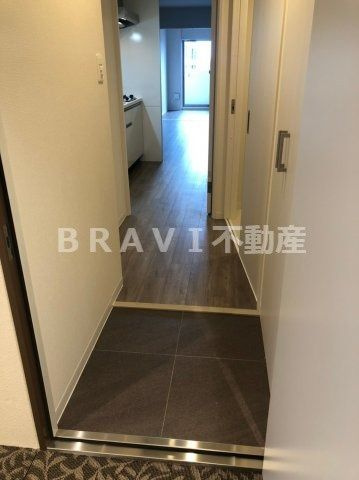 ラクラス堺筋本町　BRAVI不動産の玄関|【フォーリアライズ堺筋本町】収納もある玄関です