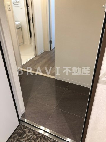 ラクラス堺筋本町　BRAVI不動産の玄関|【ラクラス堺筋本町】ゆったりとした玄関です