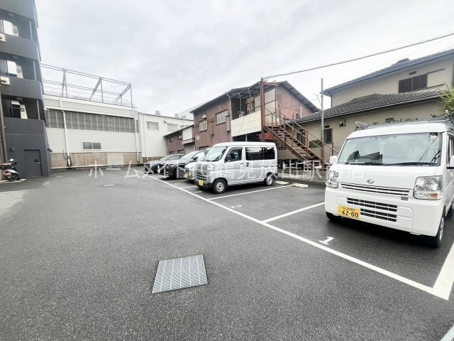 LUMINOUS鶴見の駐車場