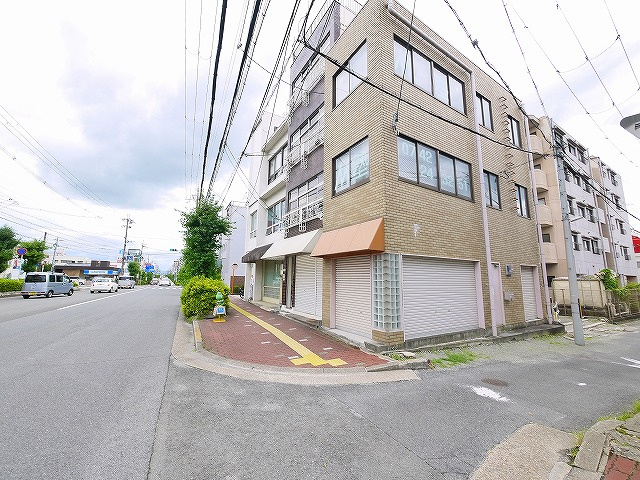 西井ビルの周辺