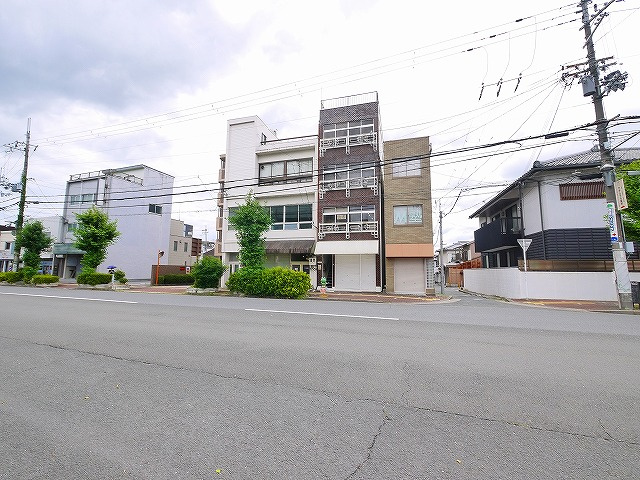 西井ビルの周辺