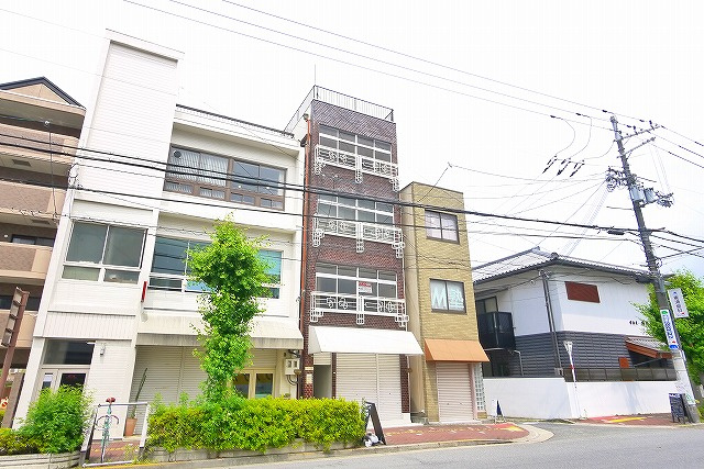 西井ビルの周辺