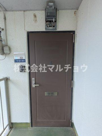 マウンティングッズの玄関|収納もある玄関です