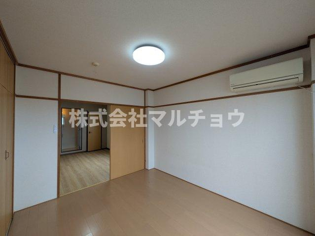 マウンティングッズの洋室|明るい洋室です