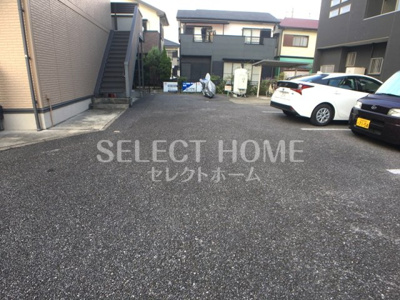 【駐車場】 | ジュネスヴィラージュ | 駐車場があるので、車を買う予定の方も安心です