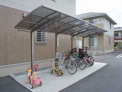【その他共用部分】 | ロイヤルプラザＡ | 屋根付きの駐輪場があります♪