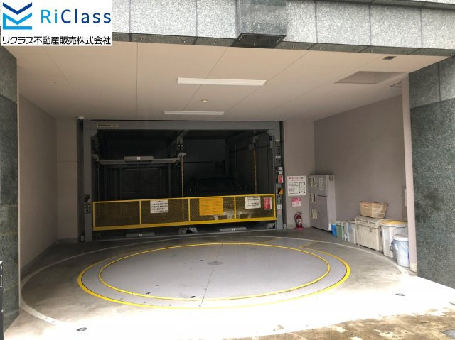 グランドメゾン神戸山手の駐車場