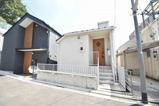 【外観】 | 現地見学や資料請求などお気軽にお問合わせ下さい。
周辺環境とあわせて現地ご案内致します。