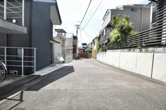 【前面道路含む現地写真】 | 北西側約4.0Ｍ私道　車の通行はほとんど御座いません。