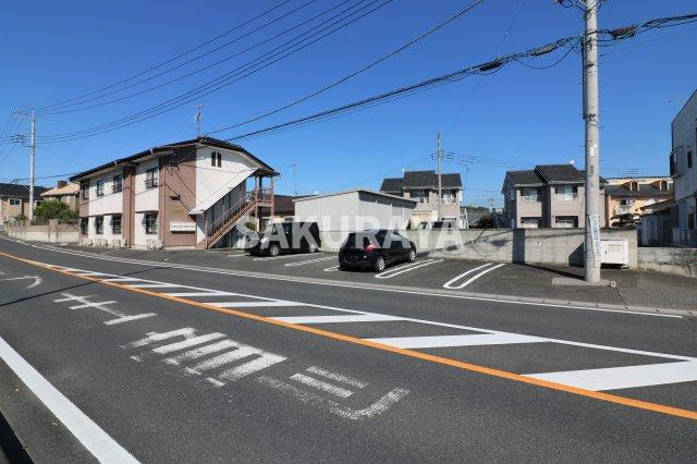 ハイツ渡良瀬の駐車場