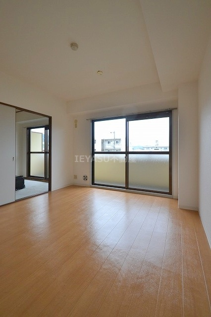 サンシャイン翠の居間・リビング