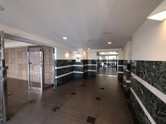 【エントランス】 | 建物の内部です