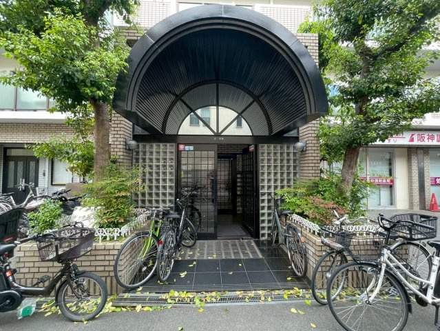 ギャレ近大前のエントランス
