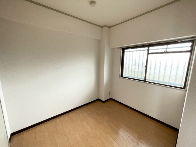 ギャレ近大前の洋室