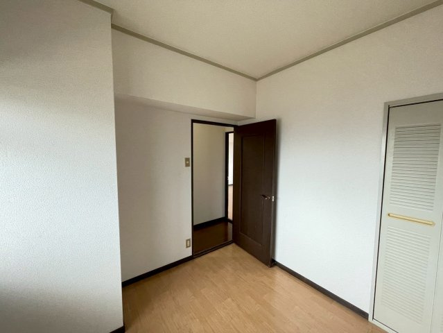 ギャレ近大前の洋室