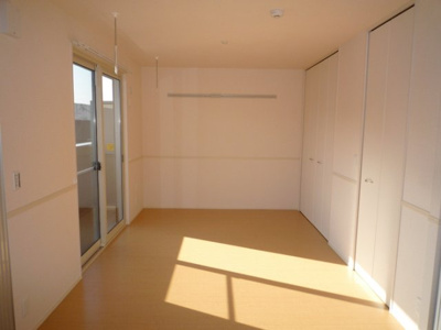 【寝室】 | グリーンビレッジ | 収納たっぷりの洋室