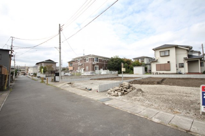 【前面道路含む現地写真】 | 彦野１丁目　全２棟　1号棟