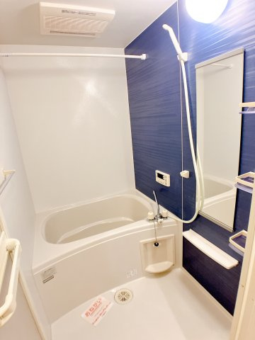 コーポ二ヶ崎の浴室