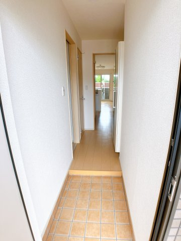 コーポ二ヶ崎の玄関