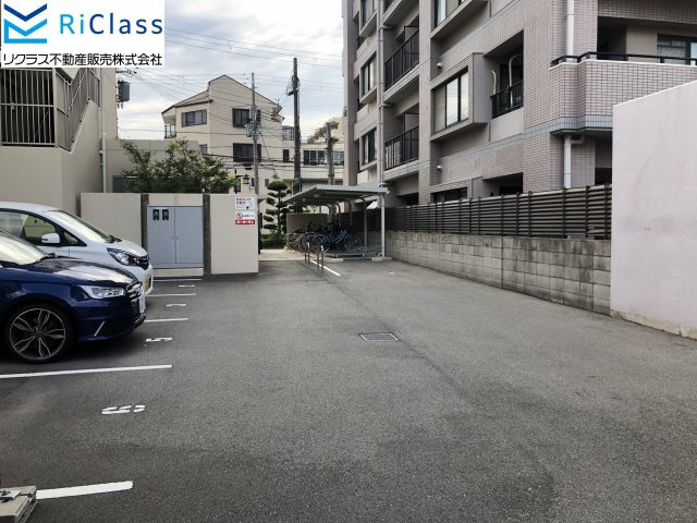 ワコーレピア兵庫の駐車場