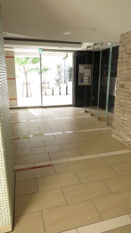 ラシーヌ日本橋のエントランス