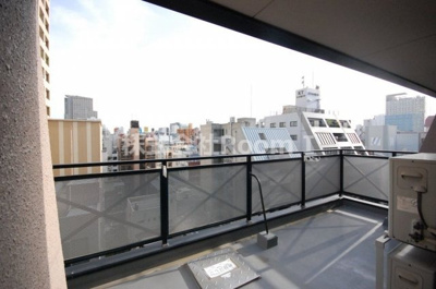 【バルコニー】 | クリザンテーメ大手前 | 暖かな日差しのふりそそぐバルコニー