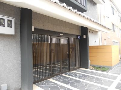 エヴァーステージ京都二条のエントランス