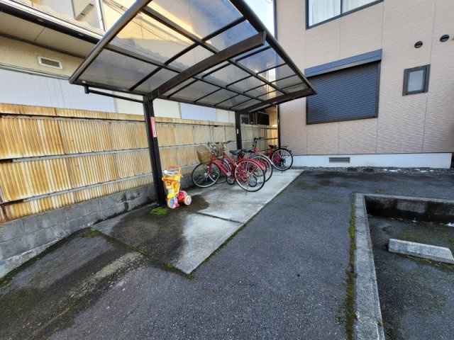 チェルト尾末のその他共用部分|屋根付き駐輪場です