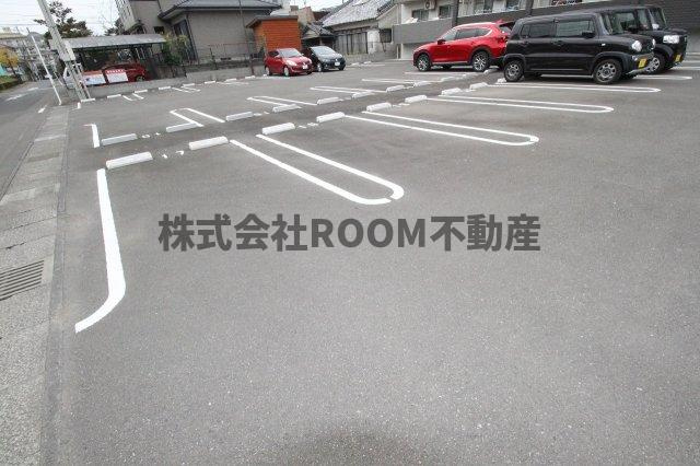 グレイス　ボヌールの駐車場|カースペースがあります