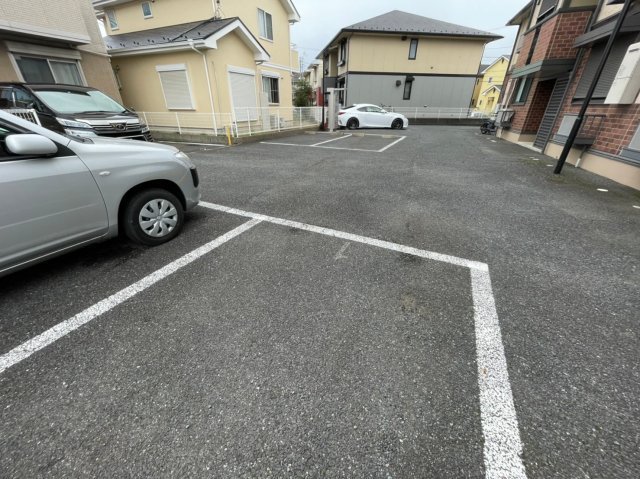 習志野市鷺沼台３丁目のアパートの駐車場